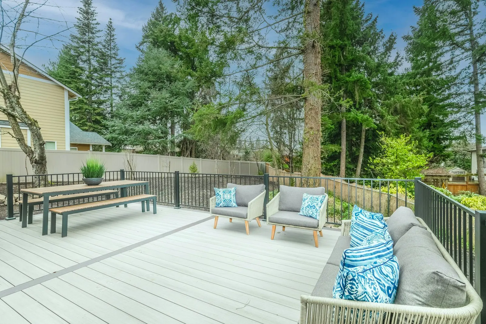 Best Deck Builders in Toronto
